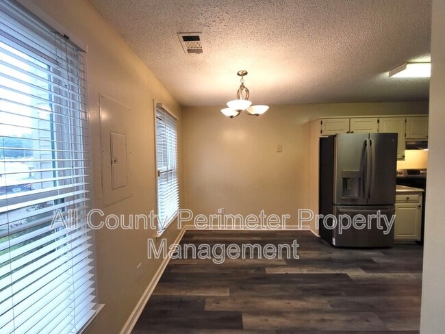 Building Photo - 8078 Woodlake Dr