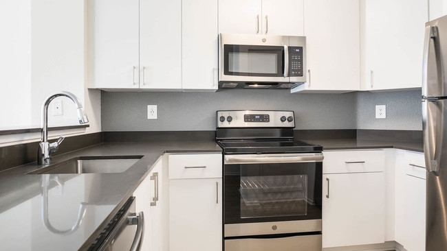 Kitchen with Stainless Steel Appliances and Granite Countertops - Prado