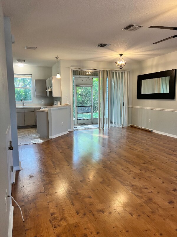 Foto del edificio - 13508 Forest Lake Dr
