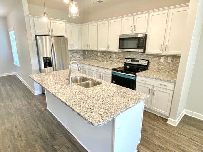 Building Photo - AzaleaDrive340