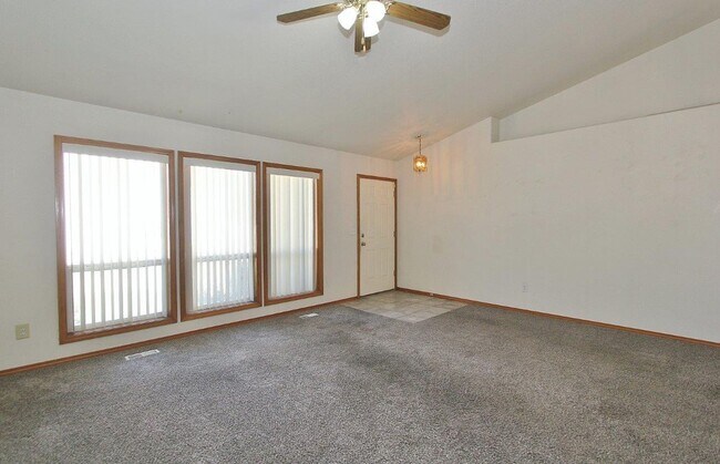 Foto del edificio - Single-Level Unit w/1-Car Garage