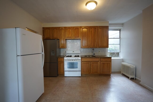 Building Photo - 573 Ave E