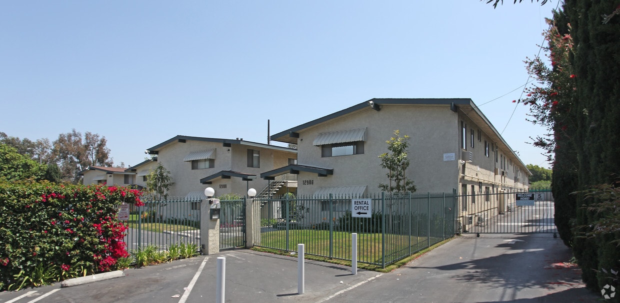 Lakewood Terrace Apartments 1284812906 Lakewood Blvd Downey, CA