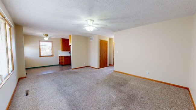 Foto del edificio - 3 Bedroom, 1 bathroom with Double Detached...