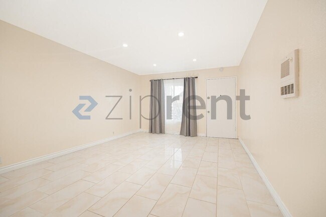 Building Photo - Unit 115