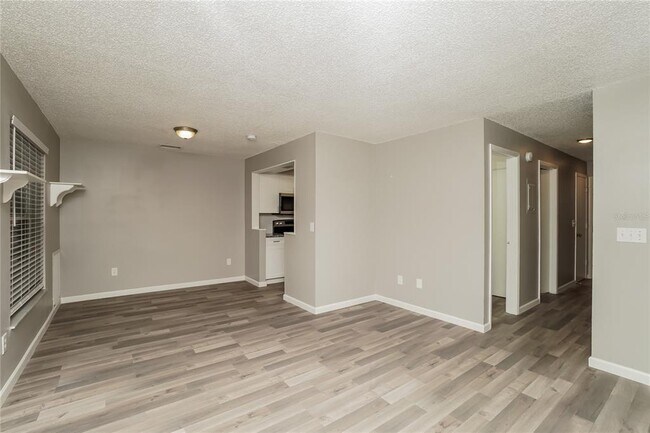 Foto del edificio - 14206 Village Terrace Dr