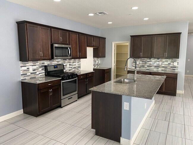 Building Photo - Beautiful 3 Bed 2 Bath Verrado Home
