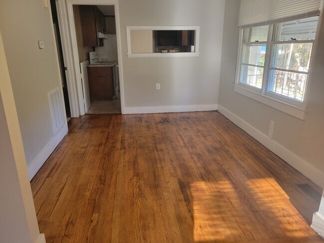 Foto del edificio - 2423 Wheeless Rd