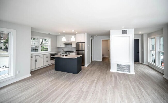 Foto del edificio - 4326 Harriet Ave