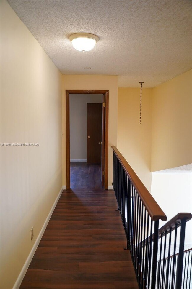 Foto del edificio - 9191 NW 3rd Ct