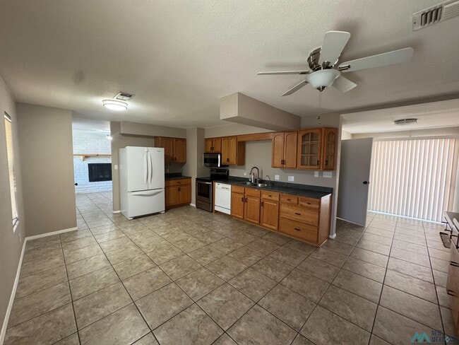 Foto del edificio - 2106 W Bullock Ave