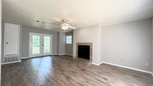 Foto del edificio - 9201 Simmons Rd