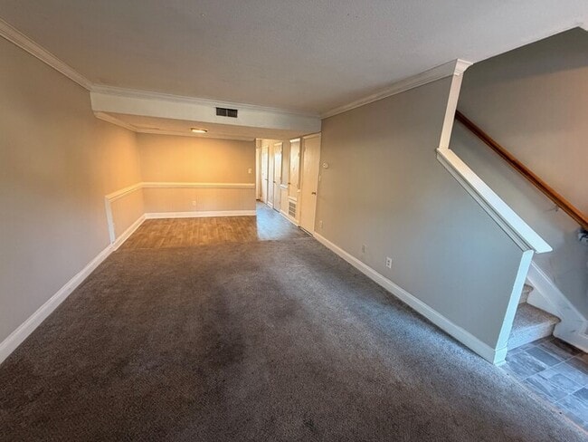 Building Photo - Charming 2-Bedroom Townhome in Prime Charlotte Location