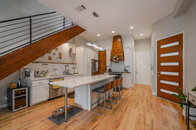 Building Photo - 4013 McKinney St
