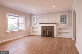 Building Photo - 403 W Rosemary Ln