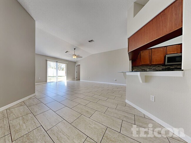 Foto del edificio - 4671 Sheringham Ct