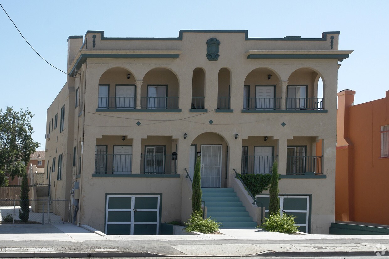Foto principal - 329 W Tenth St