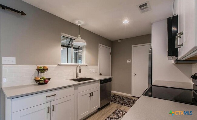 Foto del edificio - 5310 Lakeaire Blvd