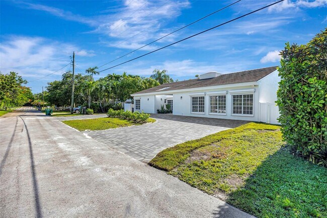 Foto del edificio - 6841 SW 71st Ave