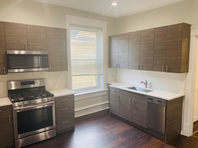 Foto del edificio - 4654 N Greenview Ave