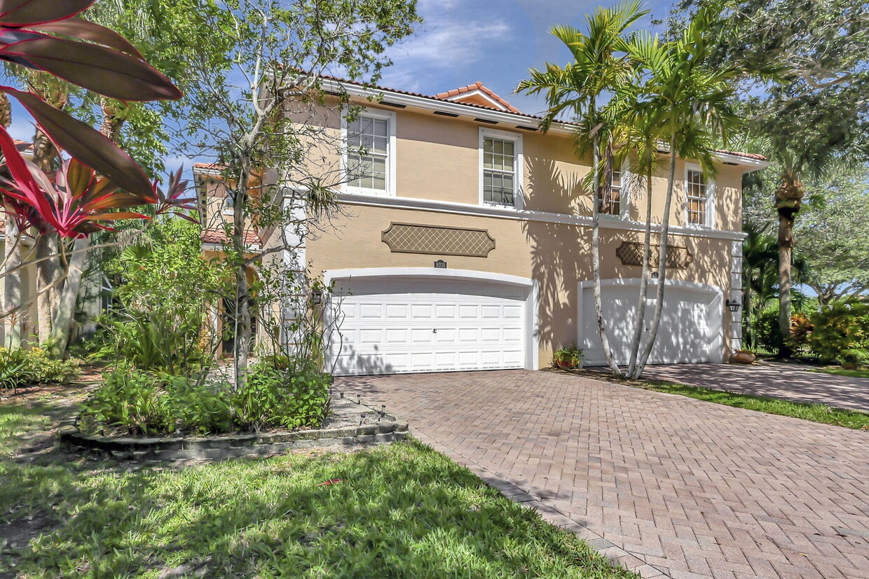 Primary Photo - 9205 Villa Palma Ln