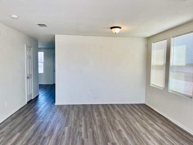Building Photo - Newer 2 Story Home in Burleson with Commun...
