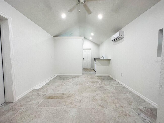 Building Photo - 916 Cohassett Ave