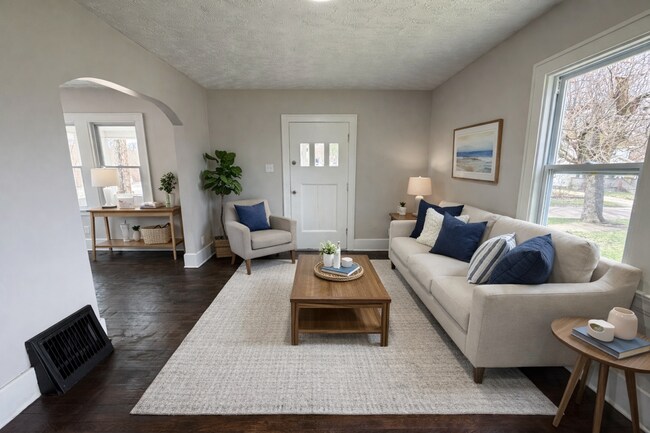 Foto del edificio - Move-In Ready 2-Bedroom Home with Large Yard and Covered Front Porch