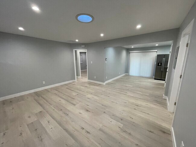 Building Photo - 688 San Luisito Way
