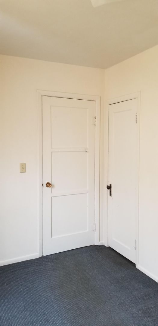 Building Photo - 2 Bedroom walking distance to Downtown Whi...