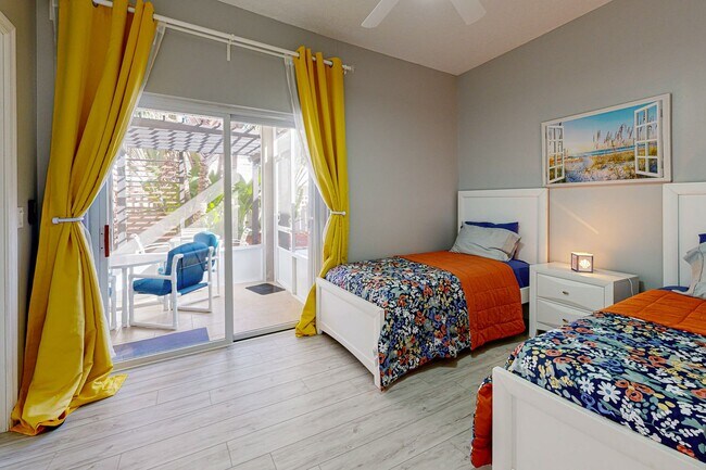 Foto del edificio - Beautiful Townhouse very close to the Ocean!