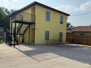Building Photo - 2904 Salinas Ave