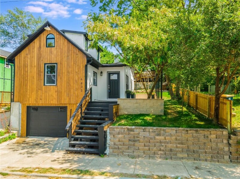 Foto principal - 4635 Genessee St