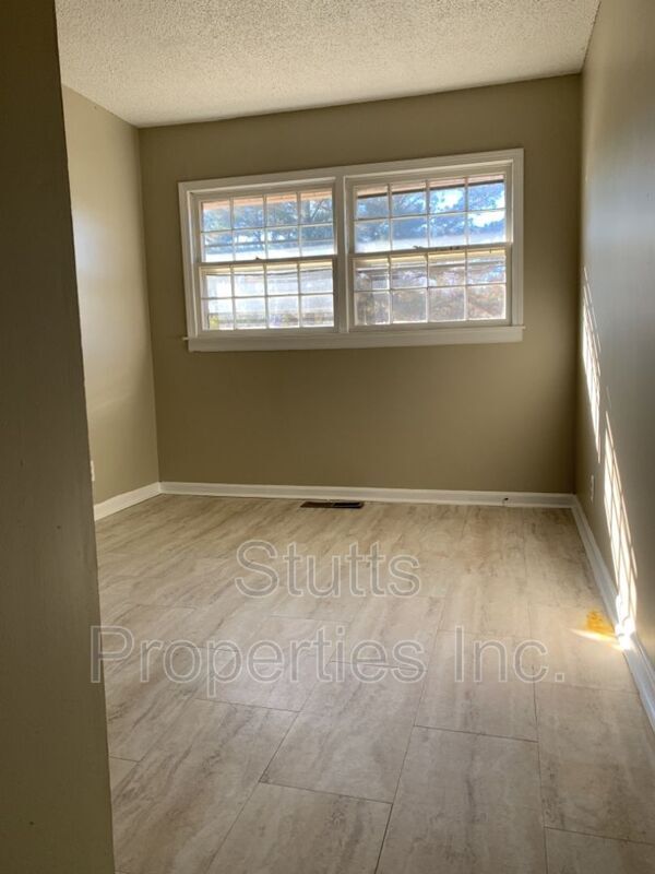 Building Photo - 1705 Robertson Blvd