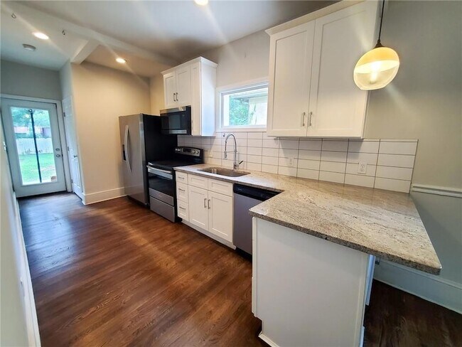 Building Photo - 1398 Beecher St SW