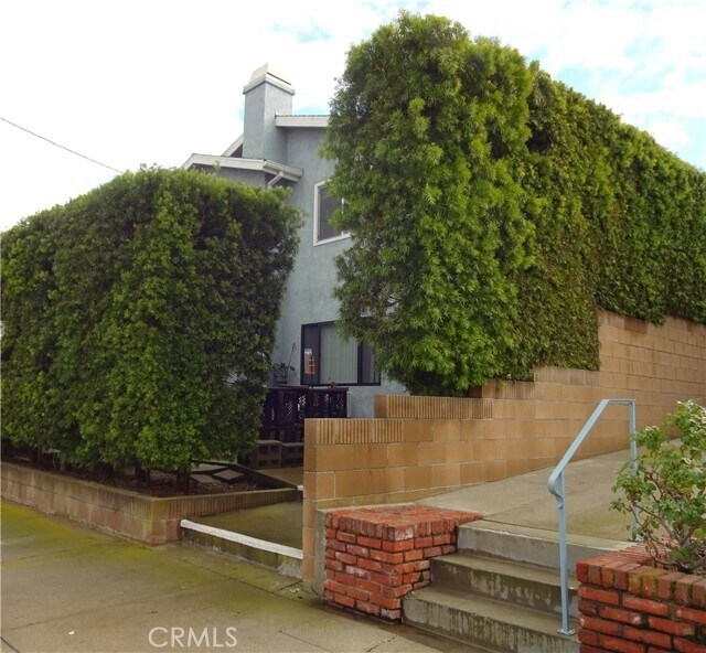 Primary Photo - 835 W 25th St
