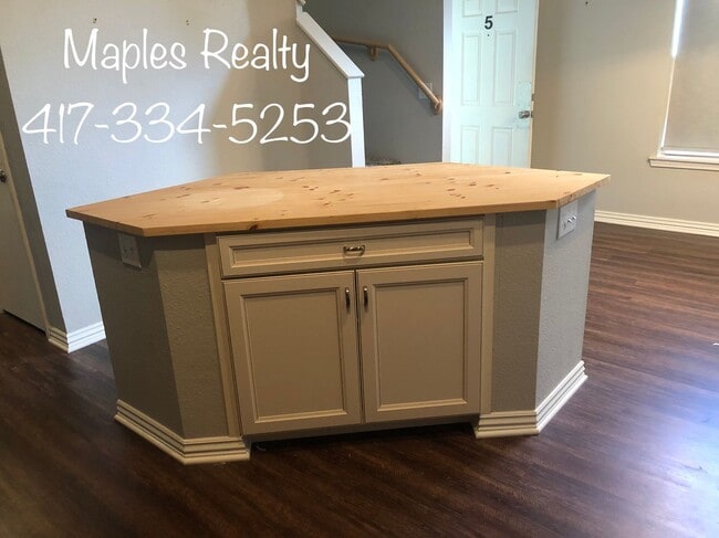 Building Photo - 3 bed/3bath PENTHOUSE condo in Branson, MO