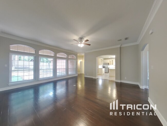 Foto del edificio - 716 Lakeview Dr