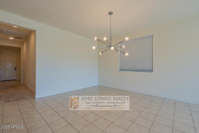 Building Photo - 8443 S 164th Dr