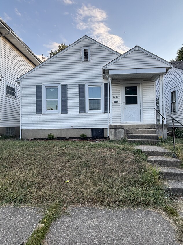 Primary Photo - 1223 Campbell Ave