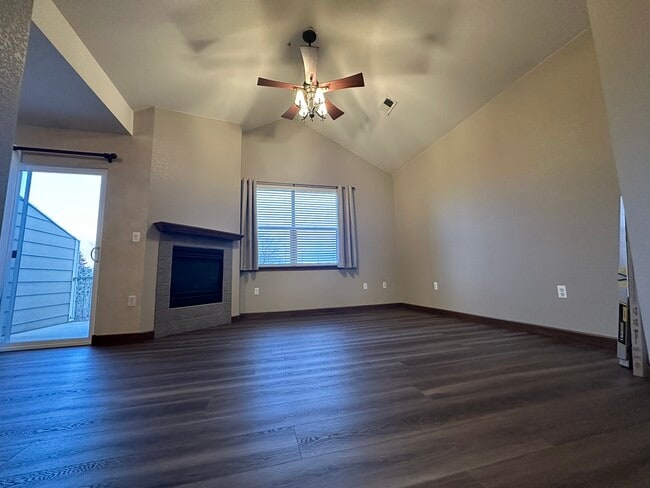 Living room south/east wall - 4245 Boardwalk Dr
