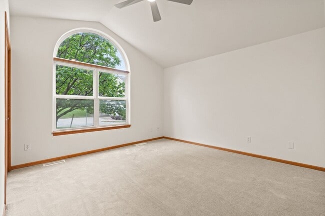 Building Photo - 13-13 Redtail Ct