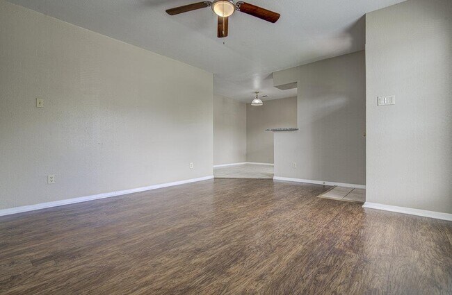 Building Photo - 819 Sirocco Dr