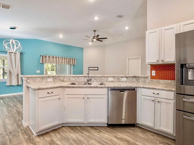 Building Photo - 348 Sandcrest Cir