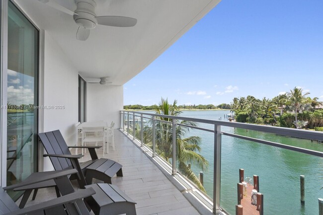 Building Photo - 9400 W Bay Harbor Dr