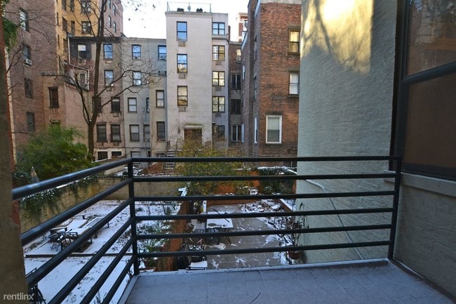 Building Photo - 161 W 75th St