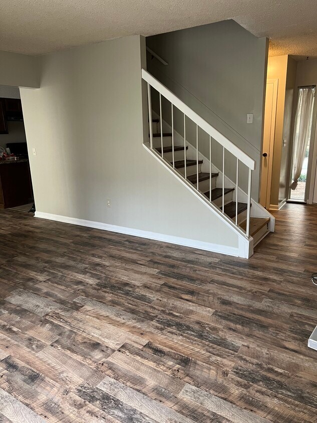 Foto principal - 537 Hickory Hill Dr