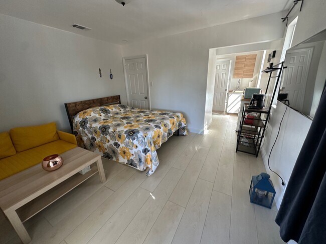 Foto del edificio - 6485 Goodwin St