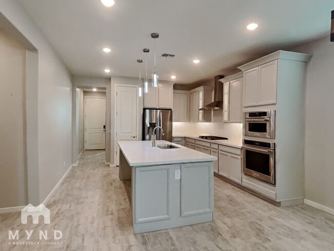 Building Photo - 9520 Thatcher Ave