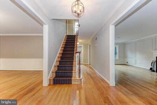 Building Photo - 4509 Tournay Rd